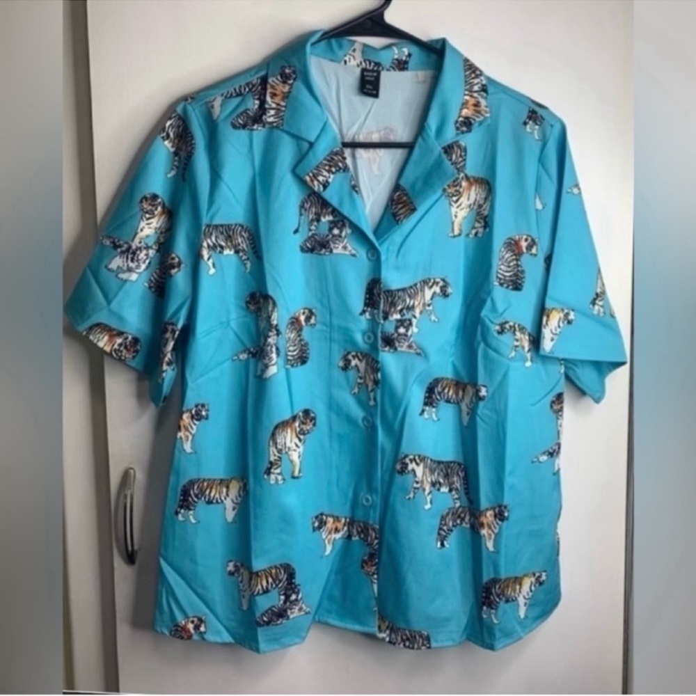 SHEIN Curve 0XL Tiger All Over Print Button Down Short Sleeve Blouse NWOT